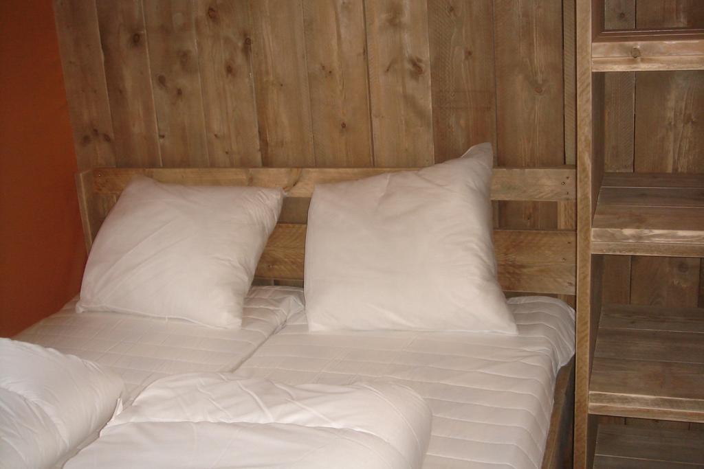 Camping de la Bonnette Caylus Chambre photo